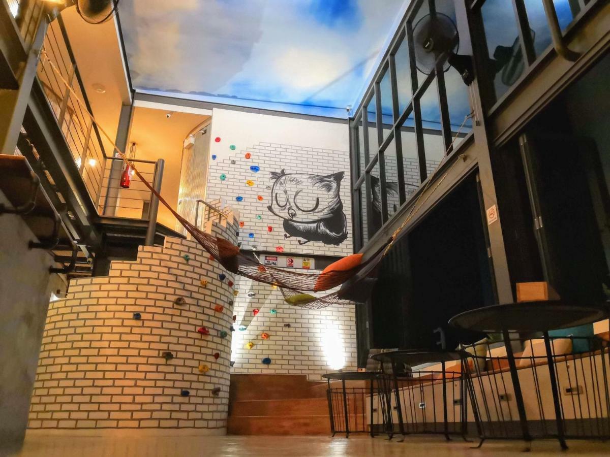 Asleep By Lantana Hostel Патая Екстериор снимка