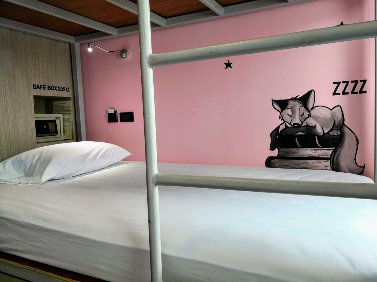 Asleep By Lantana Hostel Патая Екстериор снимка